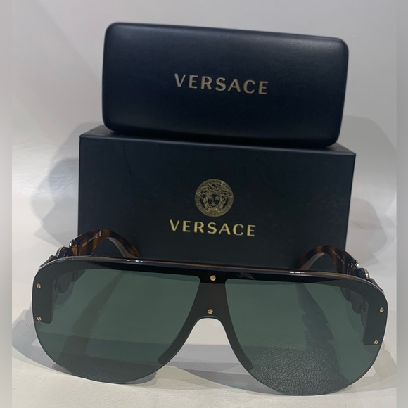 New Men’s Versace Sunglasses - Picture 4 of 9